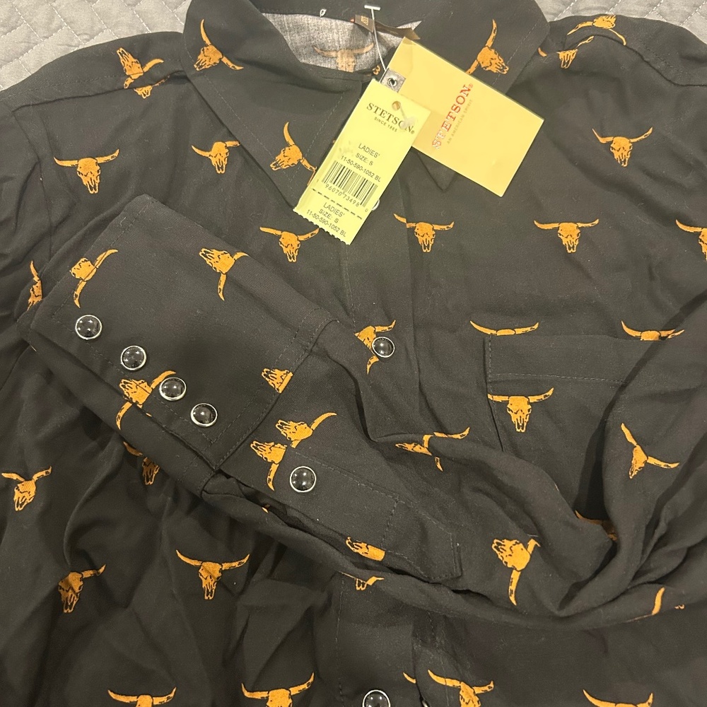 Stetson pearl button blouse, size small, NWT